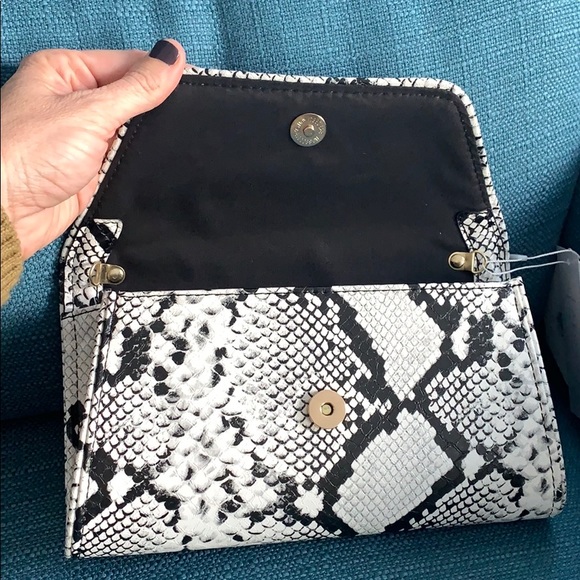 💕Python Clutch/Crossbody 💕 - Picture 3 of 5
